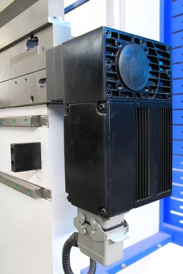 FABTEC CNC-PBA 300 
 Моторизированная система бомбирования (прогиба) стола 
  
